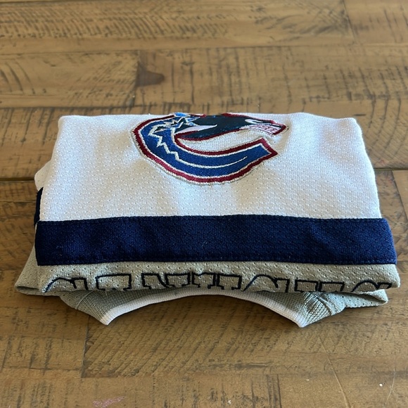 Vancouver Canucks Jersey - Child 24 Months - Picture 14 of 15